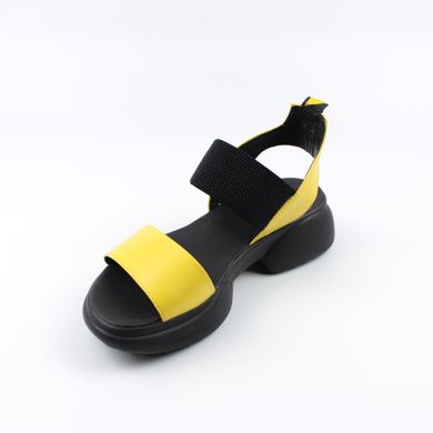 Купити Жовті шкіряні босоніжки на чорній спортивній підошві
