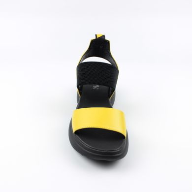 Купить Жёлтые кожаные босоножки на чёрной спортивной подошве